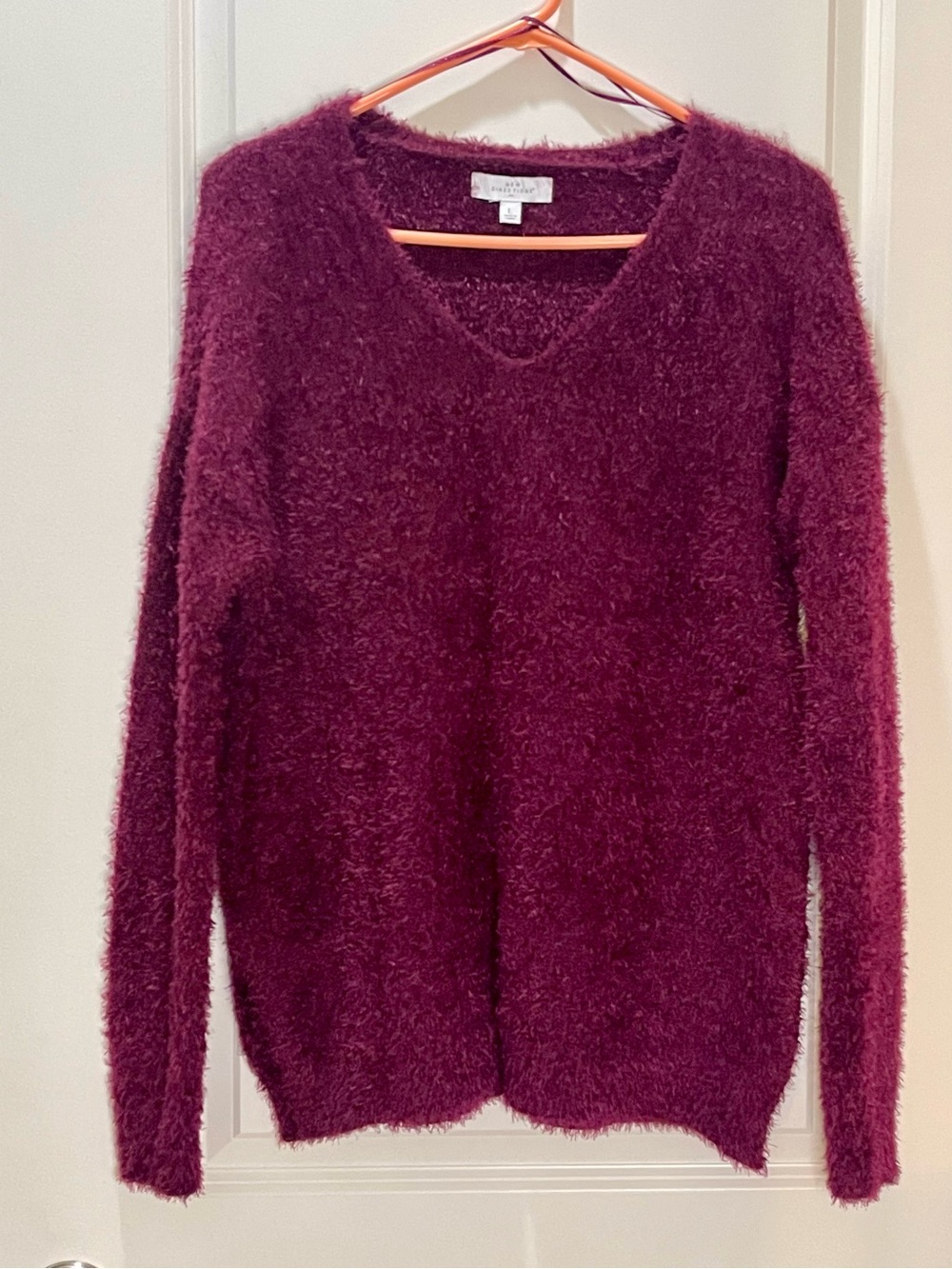 ND Fuzzy V-Neck Sweater in Burgundy Soft L
